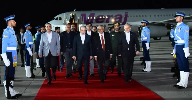 Arakçi, Pakistan Genelkurmay Başkanı Munir ile İslamabad’da görüştü