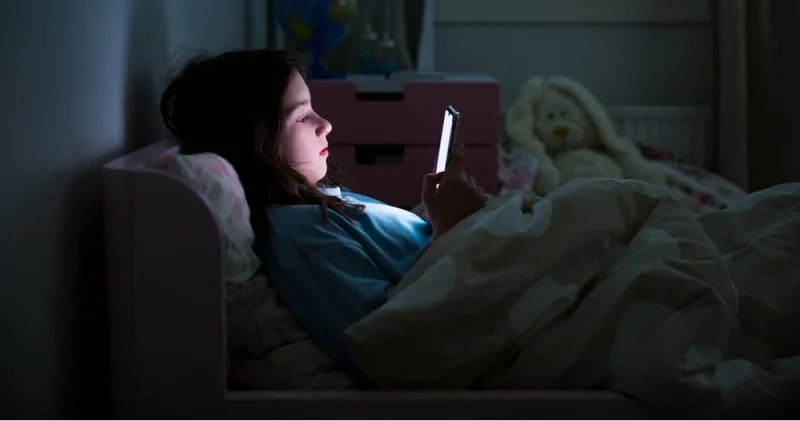 Ekran bağımlılığı alarmı! 2050 yılında her 2 kişiden birinde miyop görülecek Haberler