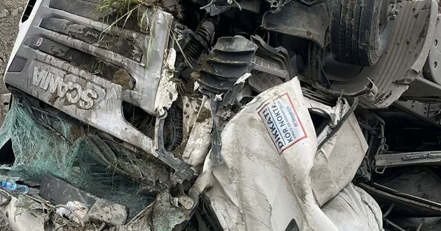 Yoldan çıkan tır hurdaya döndü: 1 yaralı Burdur Haberleri