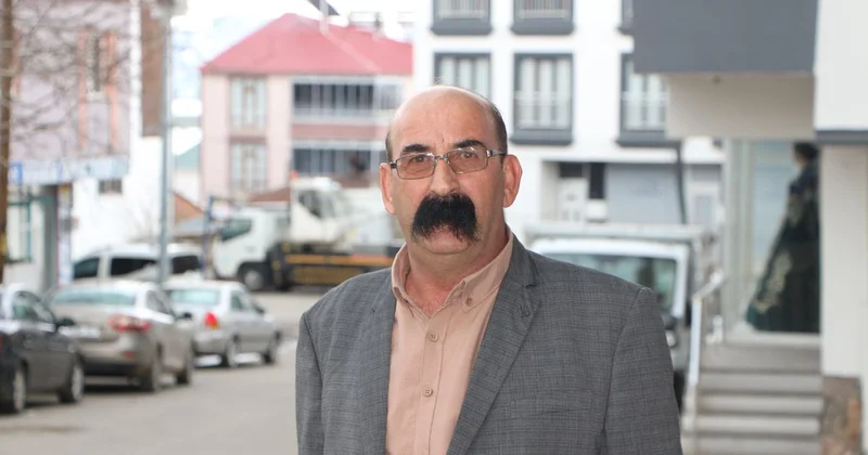 Bıyıklarıyla gündem olan ilçe başkanı: Yakıştığı için uzattım