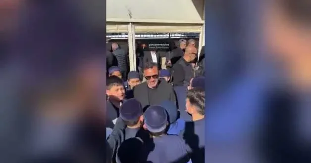 Okan Buruk tan Kur an kursuna ziyaret! Derbi öncesi dua istedi