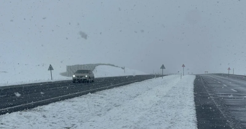 Erzurum da baharda kar: Ulaşımı aksattı