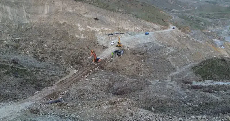 Heyelan nedeniyle 6 gündür kapalı olan Hakkari Van kara yolu, kontrollü ulaşıma açıldı