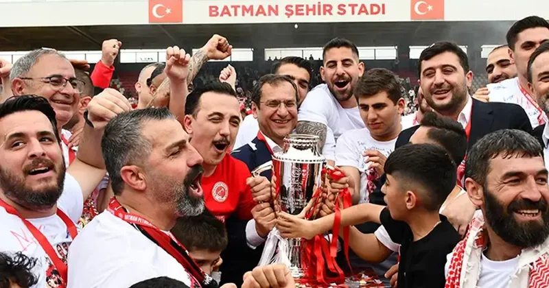 ŞAMPİYON BATMAN PETROLSPOR kupasını aldı, büyük coşku...