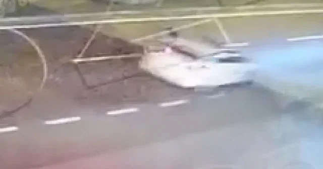 Nevşehir de sürücüsü köpeğe çarpmamak için manevra yapan otomobilin devrilmesi KGYS kamerasında VİDEO İZLE