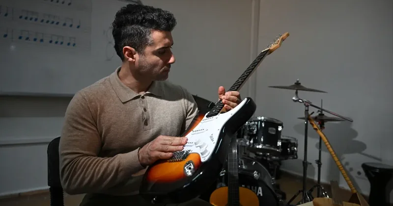 Tahta parçasından başlayan hikaye: Askıda Çalgı projesi büyüyor