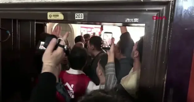 CHP li gençlerden mezar taşlı eylem: Demokrasiye karşı deyip istifa istediler