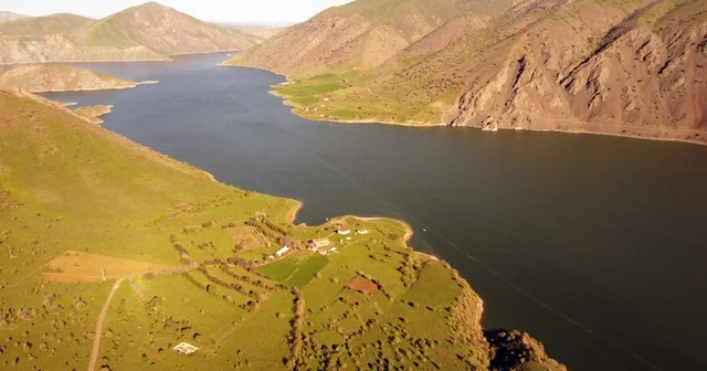 Baharın gelişiyle Keban Baraj Gölü nde eşsiz manzara Elazığ Haberleri