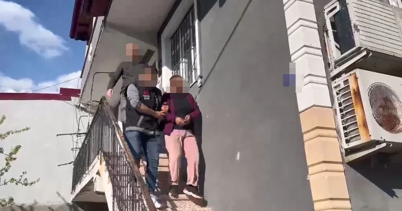 Kadın hükümlü şifonyerin arkasındaki gizli bölmede yakalandı