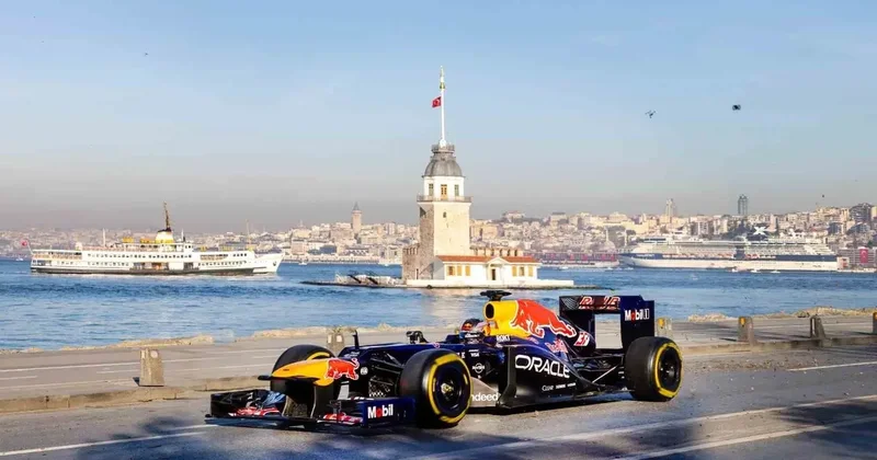 Formula 1 heyecanı 5 yıl sonra İstanbul sokaklarına taşındı