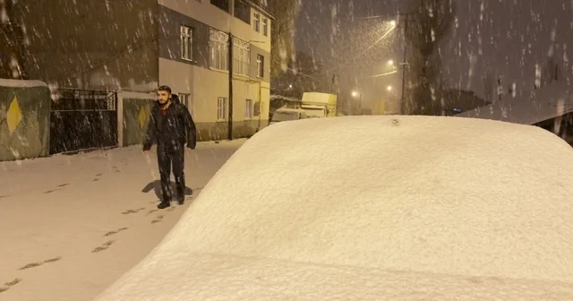 Sarıkamış a kış geri döndü: Kar kalınlığı 15 santimetreyi aştı Kars Haberleri