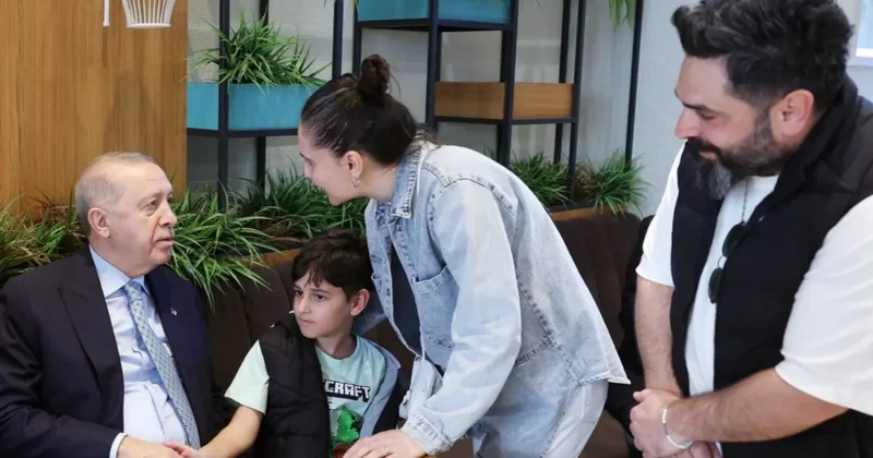 Cumhurbaşkanı Erdoğan, Beyoğlu nda bir kafede vatandaşlarla sohbet etti