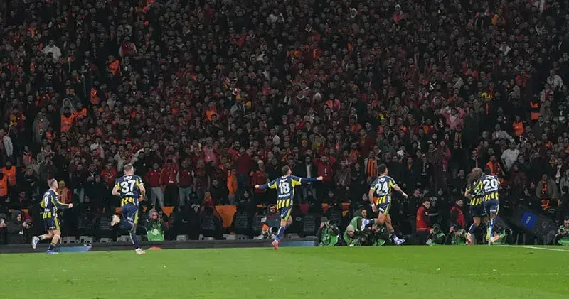 Fenerbahçe sezonun en kritik maçında Galatasaray’a konuk oluyor
