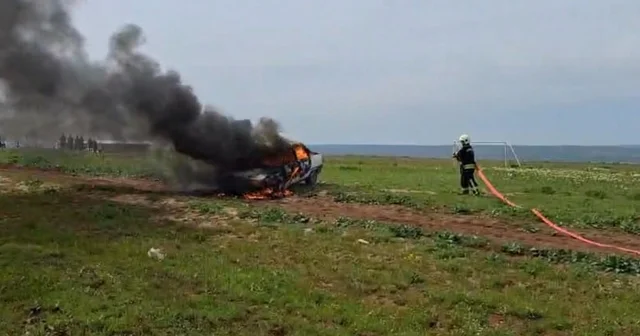 Gaz kaçağı bulunan otomobil alevlere teslim oldu Diyarbakır Haberleri