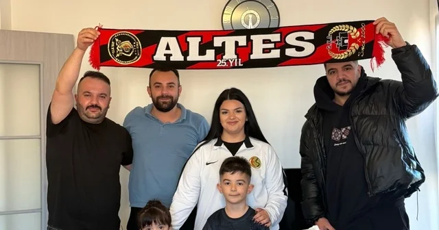 Kumbarasındaki parayı Eskişehirspor a bağışlayan Hüseyin Buğra ya sürpriz hediye Eskişehir Haberleri