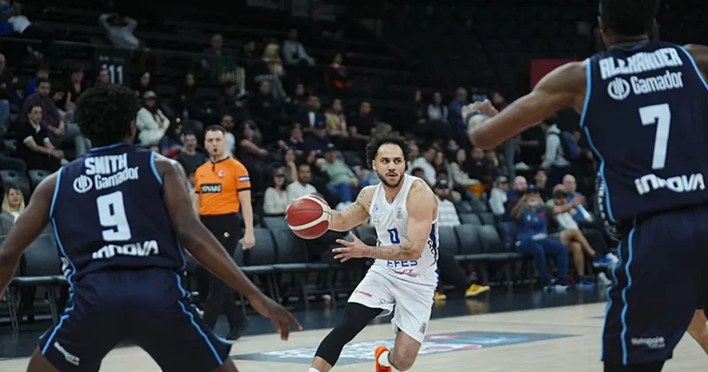 Anadolu Efes evinde galip!