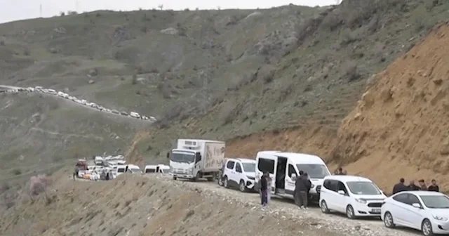 Heyelan bölgesinde umut veren gelişme: Alternatif yol trafiğe açıldı VİDEO İZLE