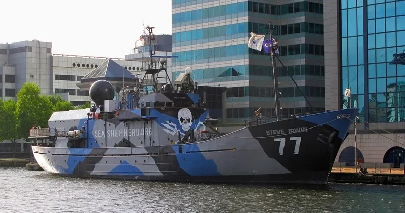 Yedi yıl limanda çürüdü: 10 dolara satın alınan savaş gemisi okyanuslara geri dönüyor