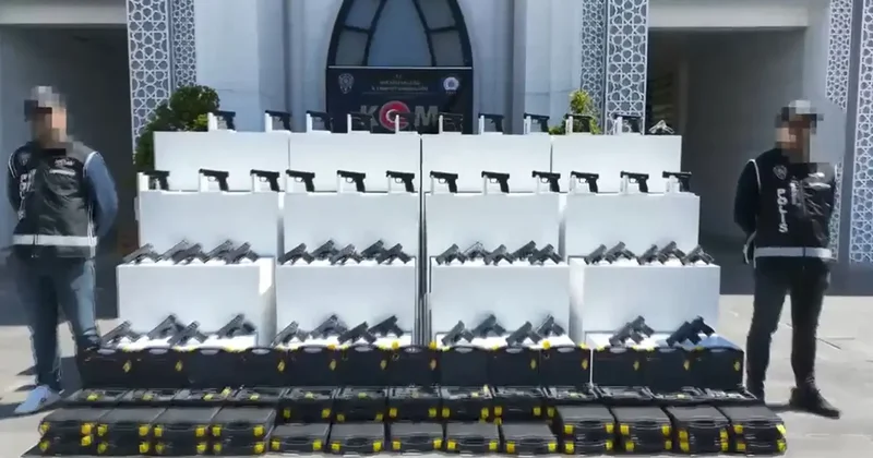 Yer: Kocaeli! Durdurulan minibüste 60 tabanca ile mühimmat ele geçirildi