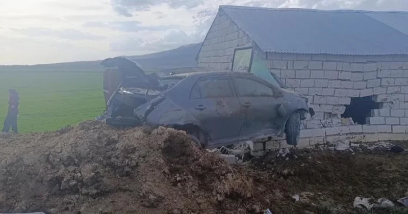 Van da kontrolden çıkan otomobil duvara çarptı: 1 yaralı