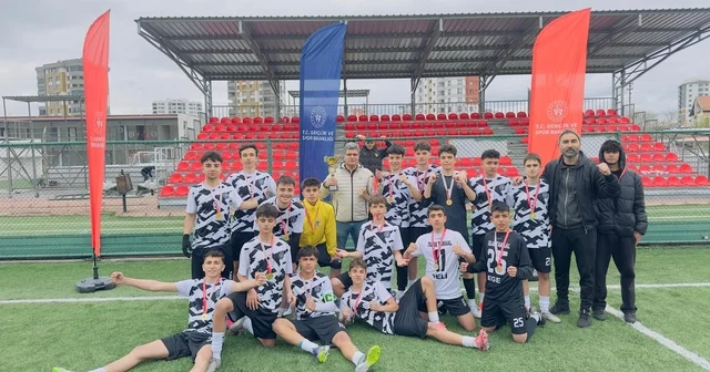 Okullar futbolda Türkan Altun Anadolu Lisesi şampiyon oldu Kayseri Haberleri