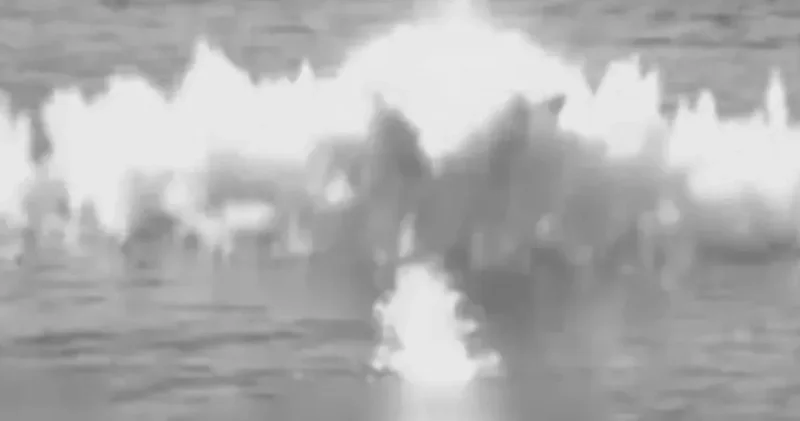 Pasifik’te vur emri: ABD gemiyi hedef aldı, görüntülerini yayınladı