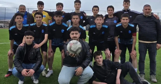Erzincan Fen Lisesi futbol takımı il birincisi oldu Erzincan Haberleri