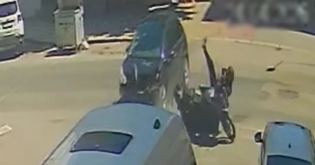 Otomobille çarpışan motosikletlinin savrularak yaralandığı kaza kamerada Tekirdağ Haberleri