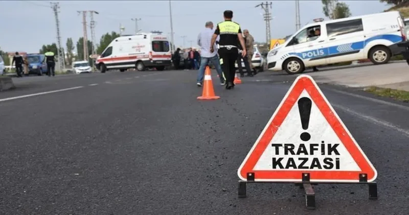 Gaziantep te TIR la otomobil çarpıştı: Baba ve oğlu hayatını kaybetti
