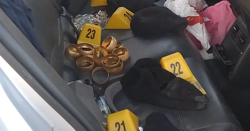 Altın bilezikler yerlere saçıldı! Filmleri aratmayan hırsız polis kovalamacası