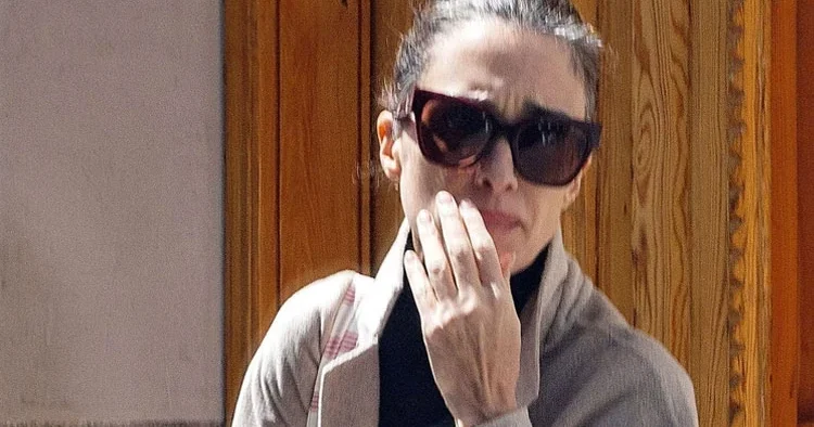 Ünlü oyuncunun 24 yıllık yuvası parasızlık yüzünden yıkıldı... Evinden eşyalarını alıp çıkarken gözyaşlarını tutamadı