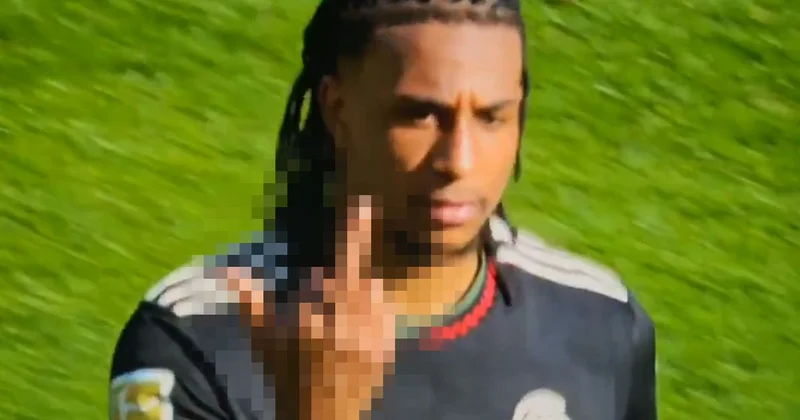 Micheal Olise sınırları zorlamaya devam ediyor! Bu kez de el hareketi çekti