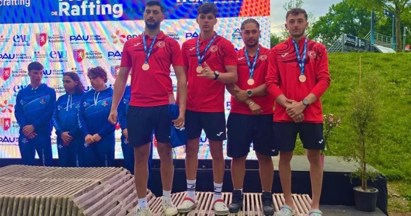 23 yaş altı raftingcilerden bronz madalya