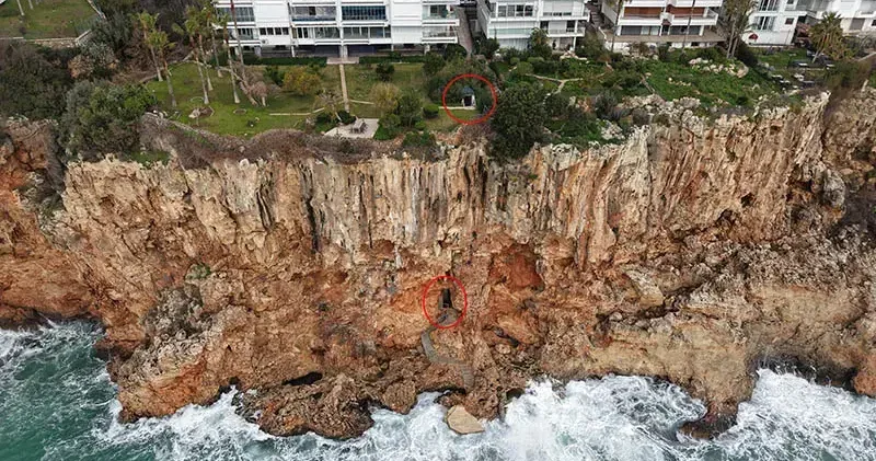 Falezlerdeki kaçak asansör ve baraka için yıkım kararı