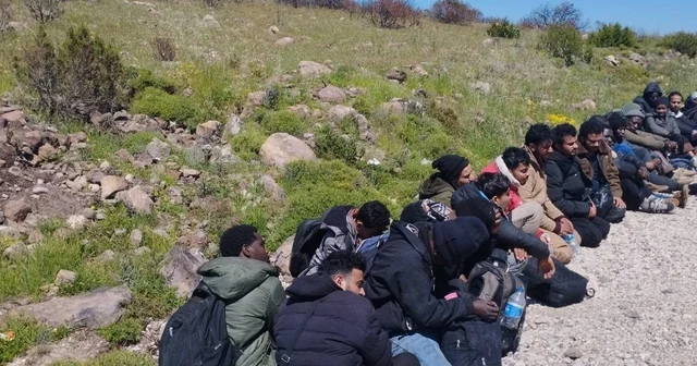 Çeşme de 36 yasa dışı göçmen ve 2 organizatör yakalandı İzmir Haberleri