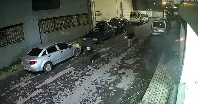 Güngören’de yanan odun parçalarıyla duvara yazı yazıp iş yerine attılar