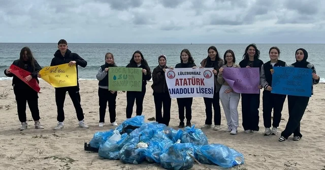 Kırklareli nde çevreci öğrenciler sahilde temizlik yaptı Kırklareli Haberleri