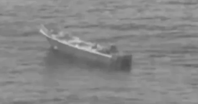 ABD Doğu Pasifik te uyuşturucu taşıdığı öne sürülen teknenin vurulduğunu açıkladı VİDEO İZLE