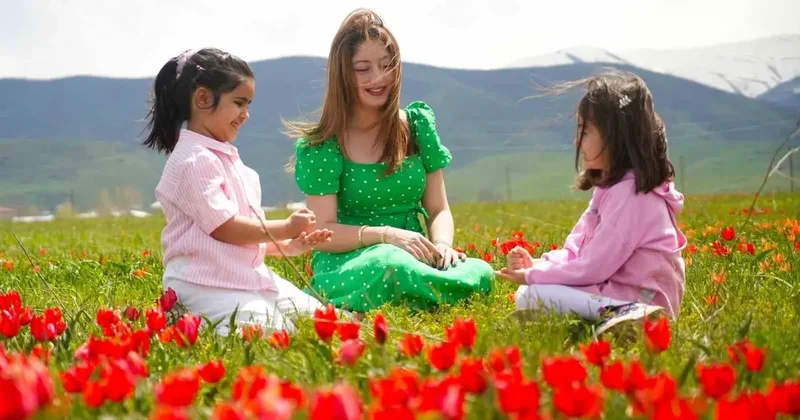 Muş lalesi ovayı kırmızıya boyadı