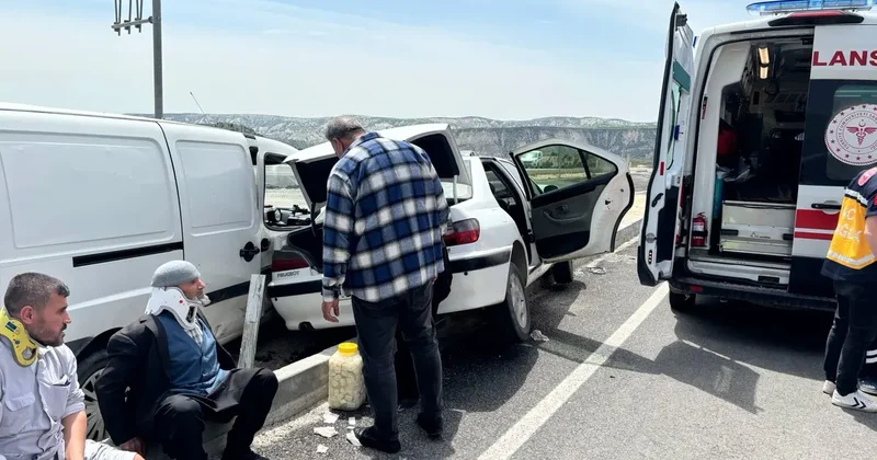 Adıyaman da 2 otomobil çarpıştı; 6 yaralı