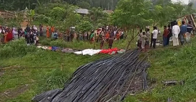 Bangladeş te demir yüklü kamyon devrildi: 15 ölü