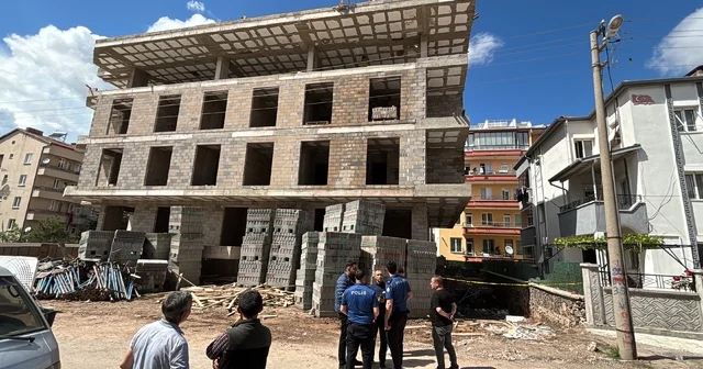 Aksaray da korkuluk demiri üzerine düşen işçi ağır yaralandı Aksaray Haberleri