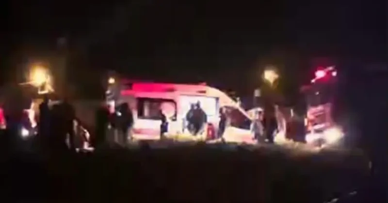 Batman’da otomobil şarampole yuvarlandı: 3’ü ağır 4 yaralı