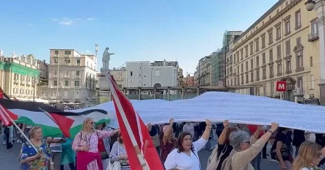 İsrail in katlettiği Filistinli çocuklar için İtalya da gösteri düzenlendi VİDEO İZLE
