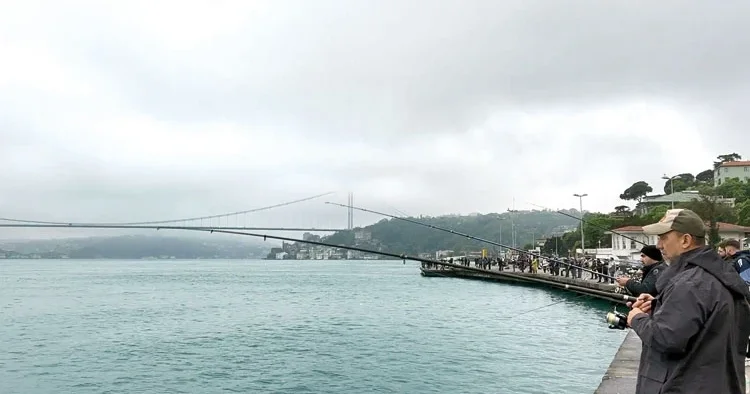 Yağışlı havayla başladı