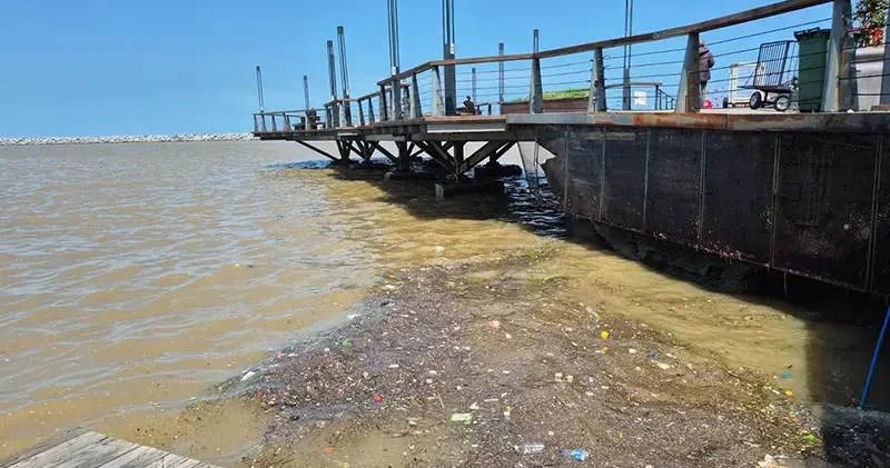 Şiddetli yağış sonrası Zonguldak ta denizin rengi değişti