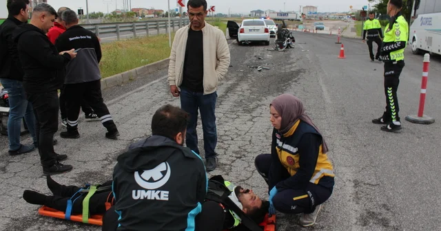 Kullandığı otomobil, eşinin mesai arkadaşının motosikletiyle çarpıştı: 1 i ağır, 2 yaralı Aksaray Haberleri