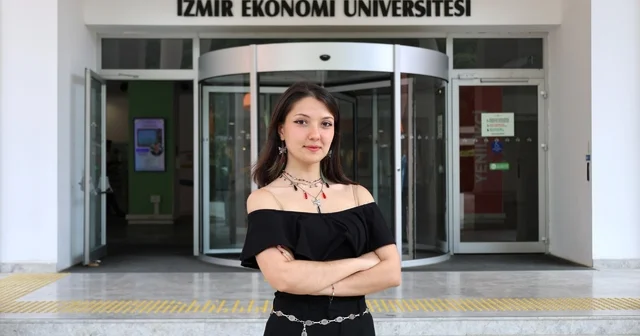 Çevirmenler yarışmasına İzmir Ekonomi imzası İEÜ lü Şimal, Türkiye üçüncüsü oldu İzmir Haberleri
