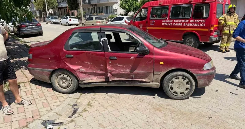 Araçta sıkışan 3 yaralıyı itfaiye kurtardı