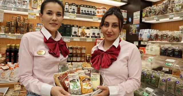 Baharat reyonları bayram için yeniden donatıldı Uzmanlardan uyarı; eti terbiye ederek tüketin Aydın Haberleri